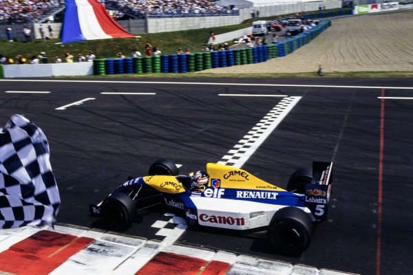 30 лет назад состоялся первый Гран-при Франции на Маньи-Куре. В битве за победу Мэнселл дважды за гонку обогнал Проста