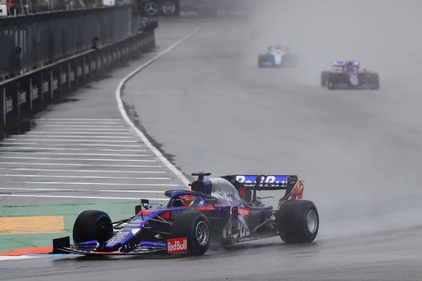 В «Формуле-1» сумасшедшая гонка. Ферстаппен выиграл, Квят – на подиуме!