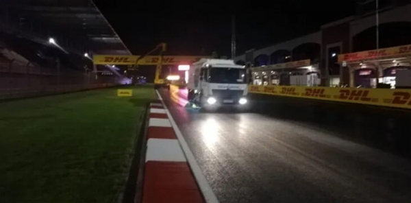 Пилоты «Ф-1» в ярости от асфальта на Гран-при Турции. Оказывается, вместо гоночного положили обычный – для автострад