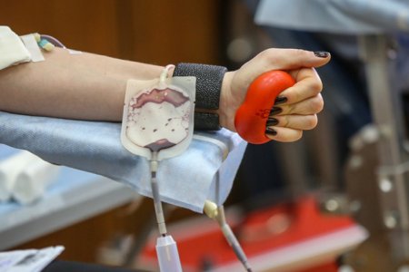Помогая другим, спас себя. Донорство крови ограждало мужчину от опасной болезни