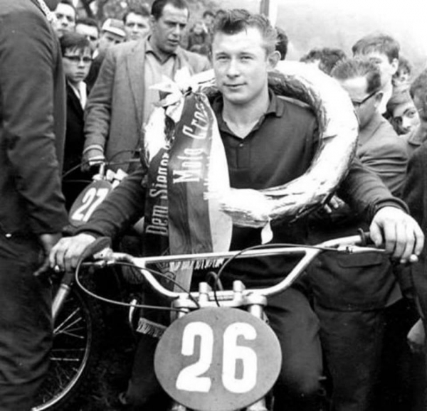 Первый чемпион мира в мотогонках из СССР Арбеков не хотел жить больным и выбросился из окна