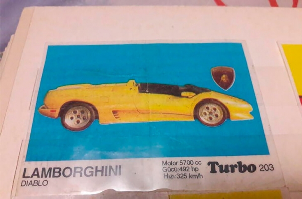 Караваев рассказал про символ роскоши из детства – желтую машину из жвачки Turbo. Мы ее нашли и вспомнили культ вкладышей