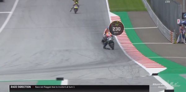 Гонщик MotoGP спрыгнул с байка на скорости 230 км/ч. Через секунду мотоцикл разложился о стену и загорелся