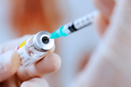 Можно ли делать прививки на фоне пандемии коронавируса: мнение эксперта