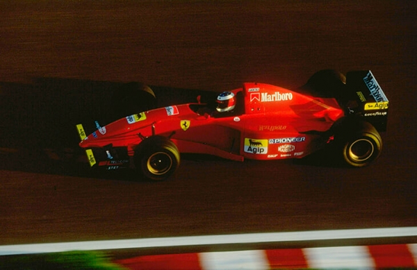 Шумахер на первых тестах в «Феррари» постоянно запарывал один поворот – и потребовал его убрать. Команда подчинилась