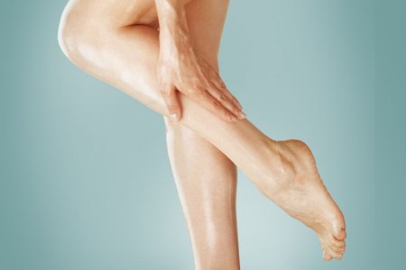 Почему возникают отеки ног у женщин?