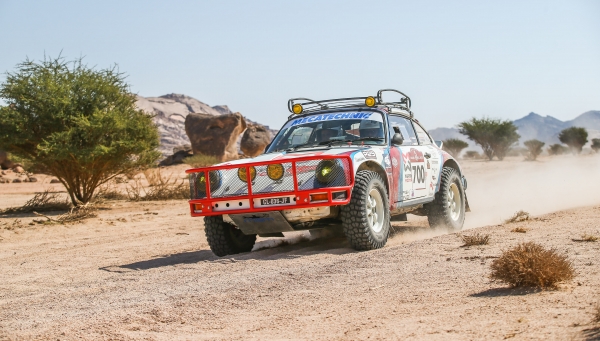 «Нива», Porsche и все-все-все: яркие кадры (и видео тоже) Dakar Classic-2022