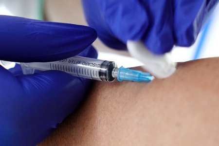 Россиянам объяснили, зачем тестироваться на коронавирус после вакцинации