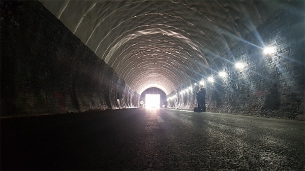 Вековой туннель для поездов – теперь база для тестов «Ф-1». Он рвет современные аэротрубы по экологичности и эффективности
