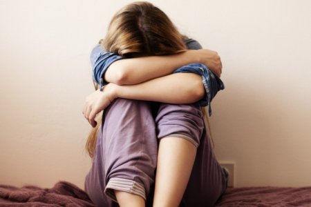Послеродовая депрессия: почему она возникает и как помочь маме?