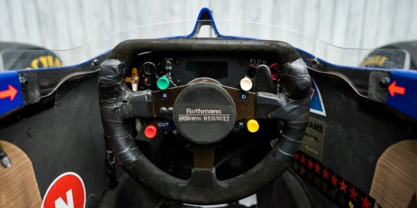 Революцию рулей в «Ф-1» запустила первая «Феррари» Шумахера. Из примитивных «баранок» – в суперкомпьютеры