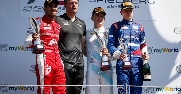 «Я ничего не мог сделать!». У российского гонщика отняли победу в «Формуле-3» из-за спорного штрафа за аварию