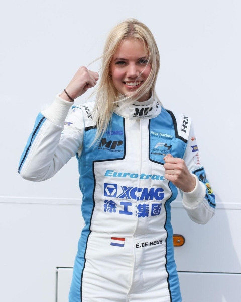 Эмели де Хойс – лучшая гонщица прошлого сезона испанской «Формулы-4». Ей 19, и она уже в серии поддержки «Формулы-1»