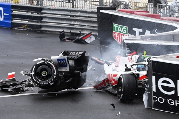 Болид Шумахера раcкололся надвое после полета в стену – это вообще нормально? Да – так задумано для спасения гонщиков