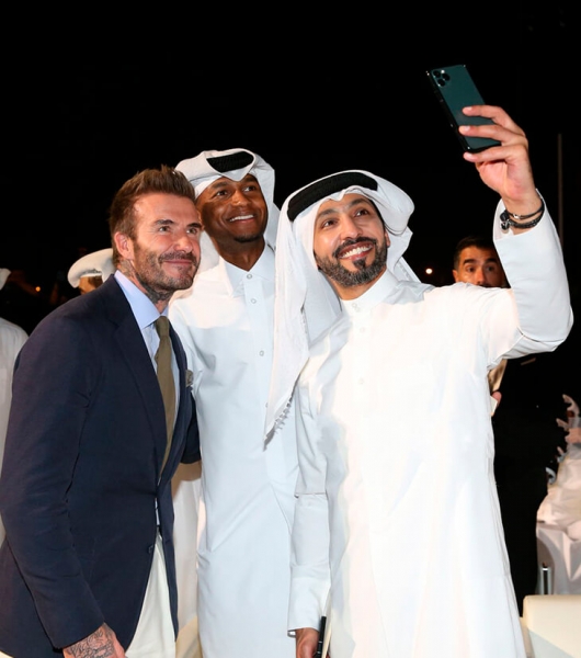 Бекхэм уже отрабатывает 150 млн от Катара – начал с «Ф-1»: удивился пит-стопу, обнимался с шейхами и позировал с организаторами