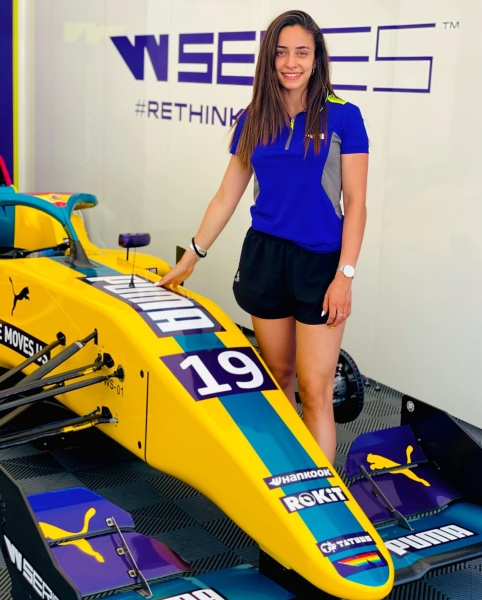 Марта Гарсия – гонщица женской «Формулы». Мечтает о «Формуле-1» и уже попала в поле зрения «Феррари»!